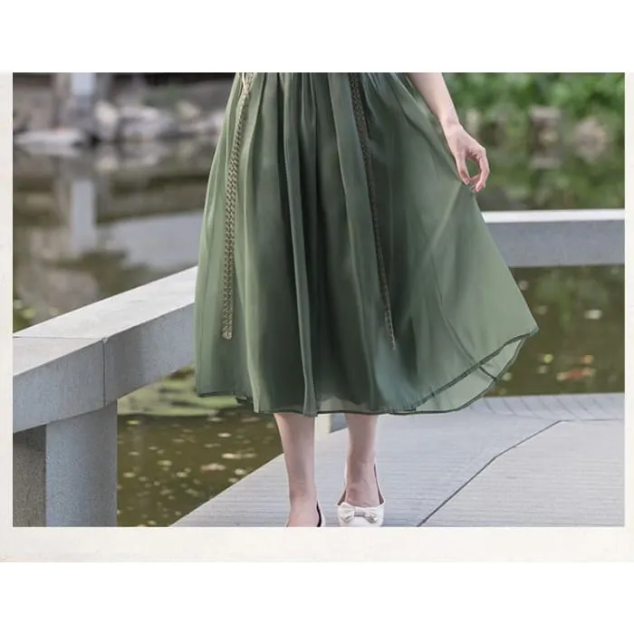 Elbow-Sleeve V-Neck Floral Print Top / High Rise Plain Midi A-Line Skirt