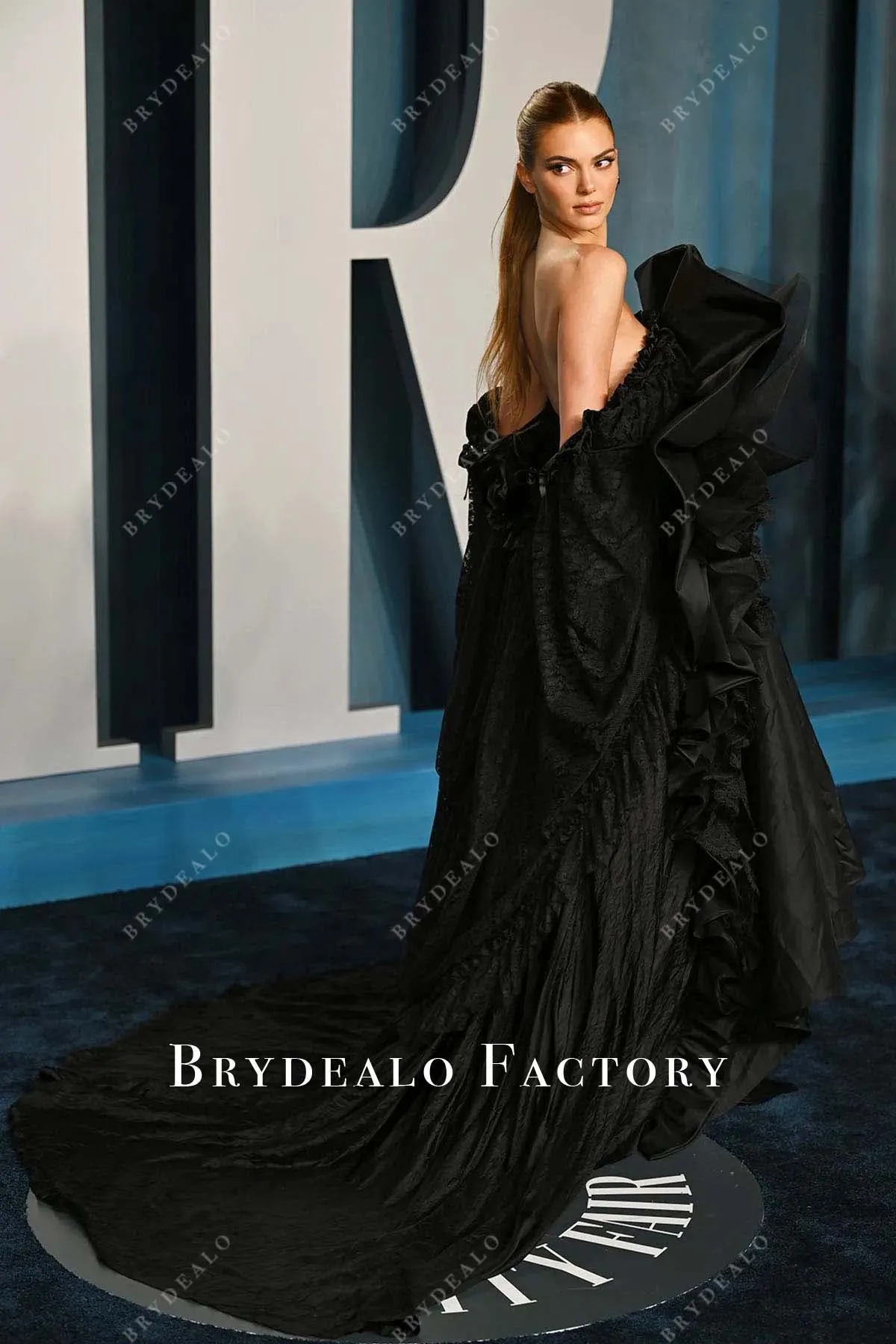 Kendall Jenner Black Long Train 2022 Vanity Fair Oscar Party Dress
