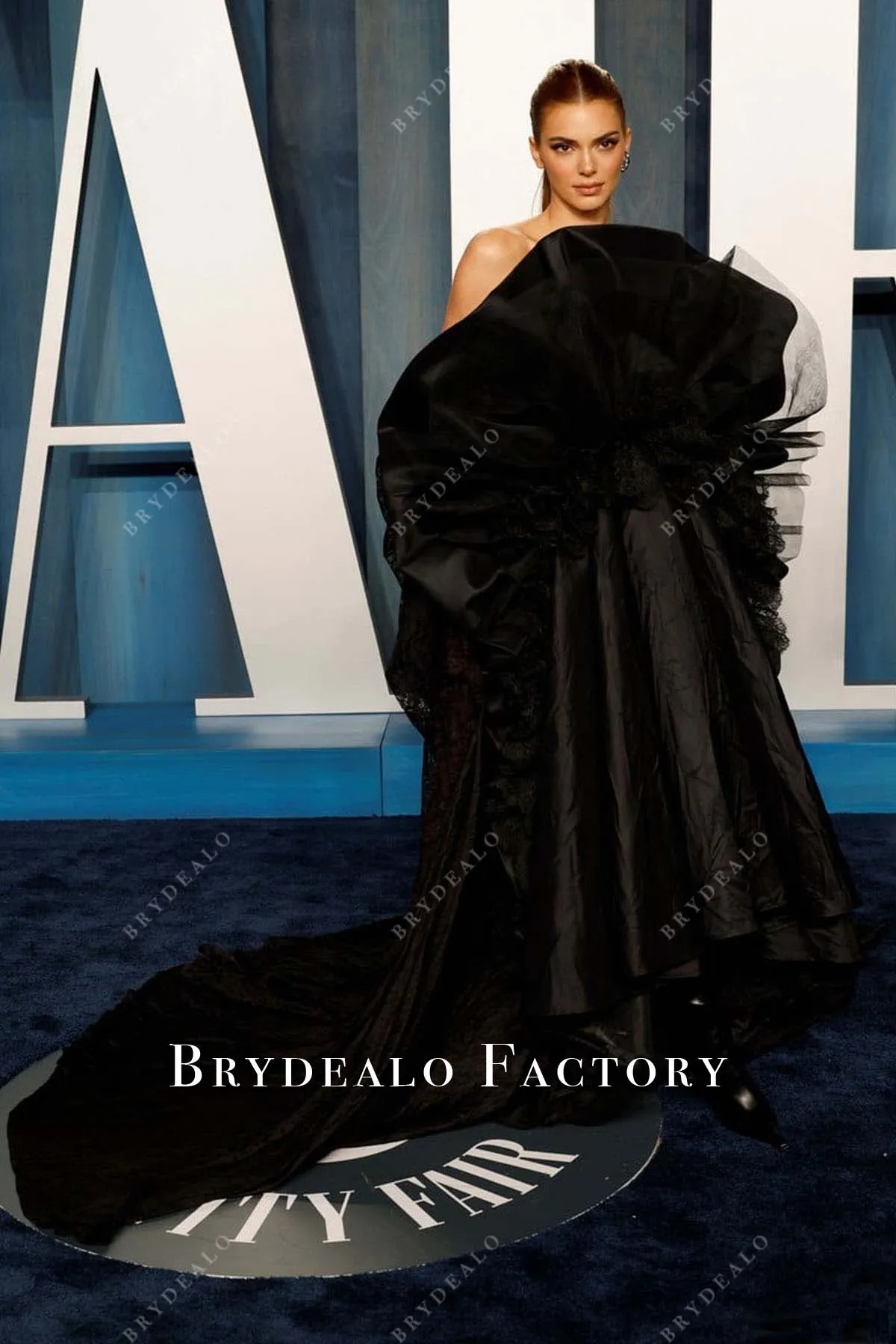 Kendall Jenner Black Long Train 2022 Vanity Fair Oscar Party Dress