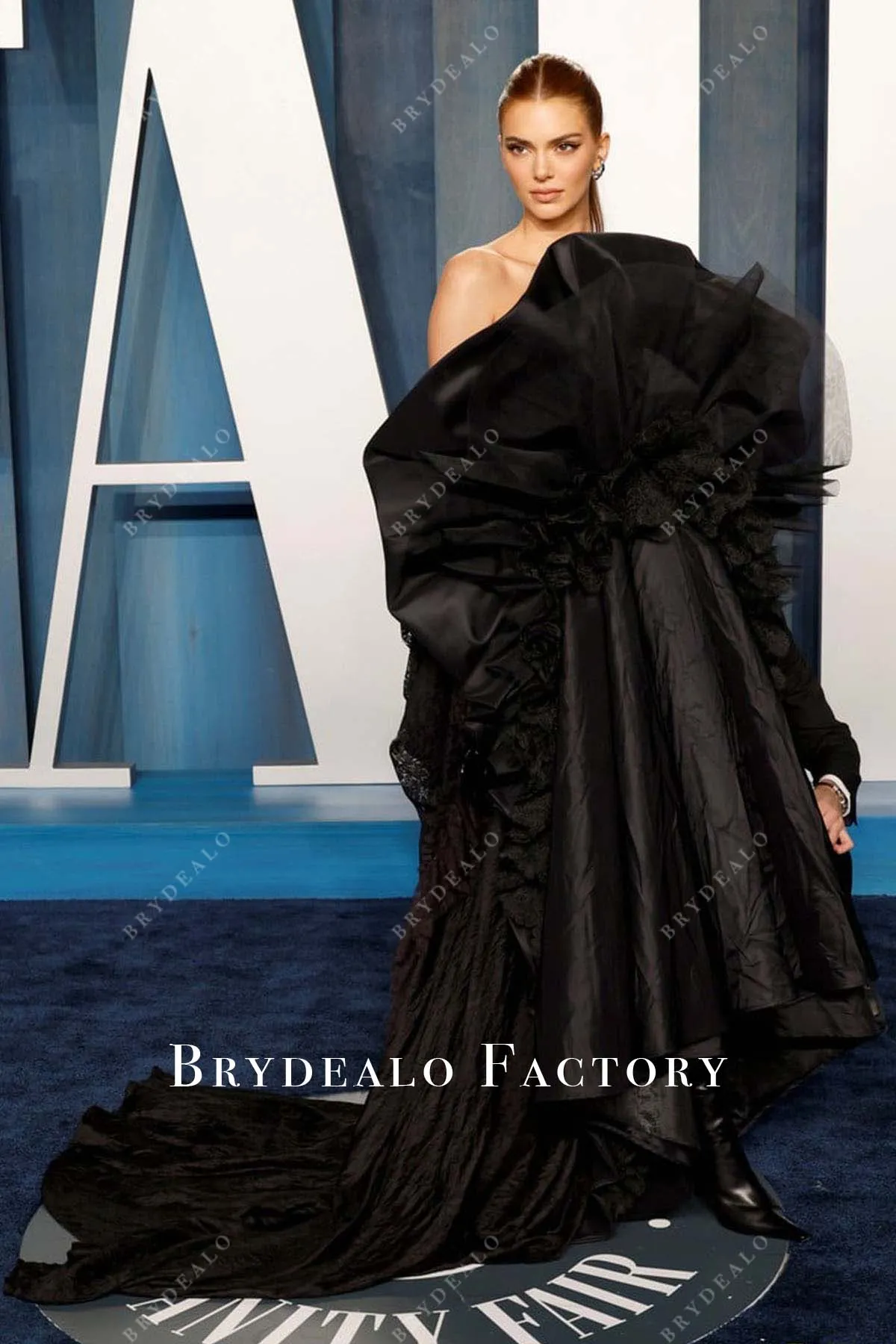 Kendall Jenner Black Long Train 2022 Vanity Fair Oscar Party Dress