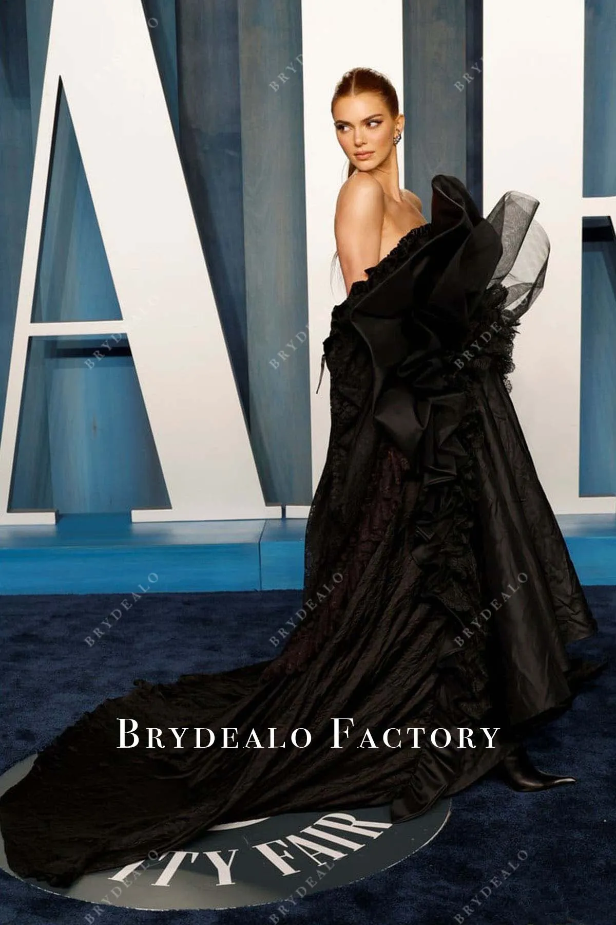Kendall Jenner Black Long Train 2022 Vanity Fair Oscar Party Dress